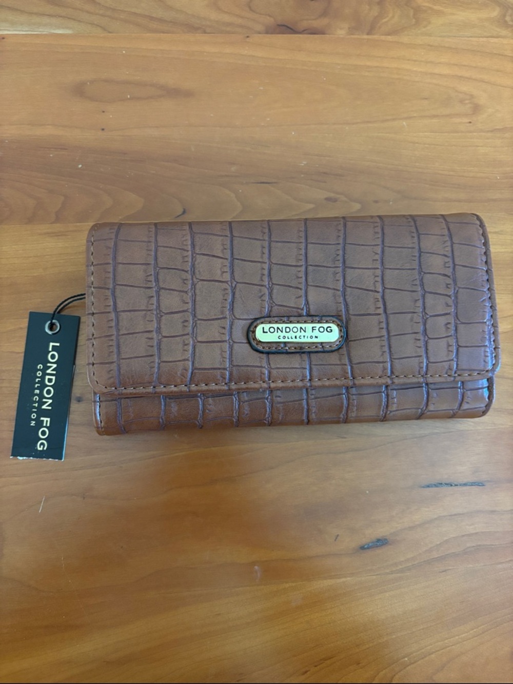 London Fog Brown Croc-Embossed Continental Wallet - Picture 2 of 8
